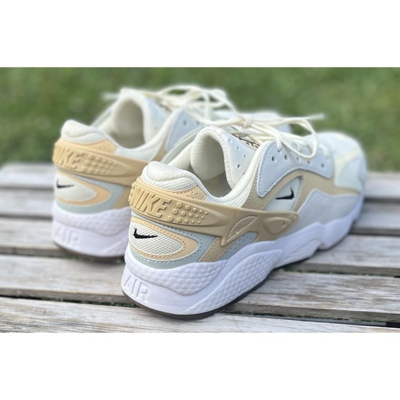 Nike Air Huarache Runner Shoes Mens Size 8 White Beige Cream Gum Sole DZ3306-104 - Picture 6 of 12